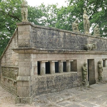 Calvaire et ossuaire du cimetière de Guéhenno