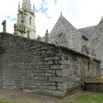 Calvaire et ossuaire du cimetière de Guéhenno