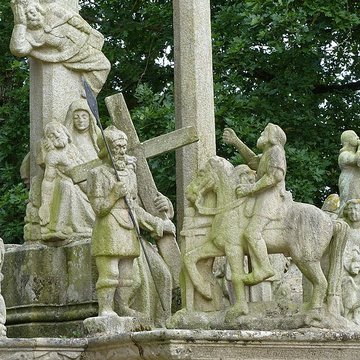 Calvaire et ossuaire du cimetière de Guéhenno