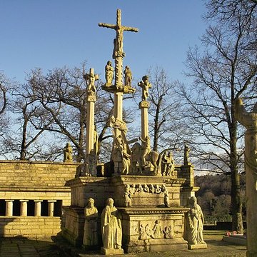 Calvaire et ossuaire du cimetière de Guéhenno
