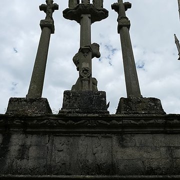 Calvaire et ossuaire du cimetière de Guéhenno
