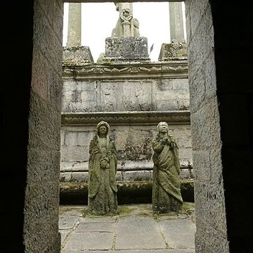 Calvaire et ossuaire du cimetière de Guéhenno