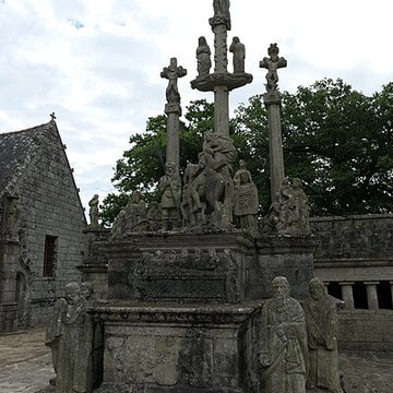 Calvaire et ossuaire du cimetière de Guéhenno