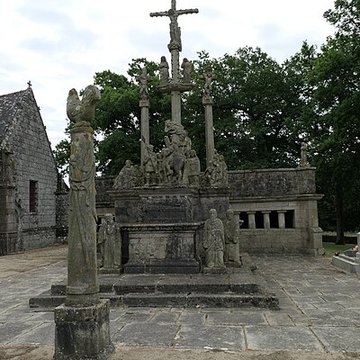 Calvaire et ossuaire du cimetière de Guéhenno