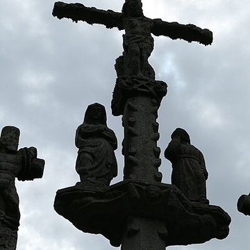 Calvaire et ossuaire du cimetière de Guéhenno