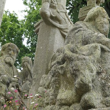 Calvaire et ossuaire du cimetière de Guéhenno