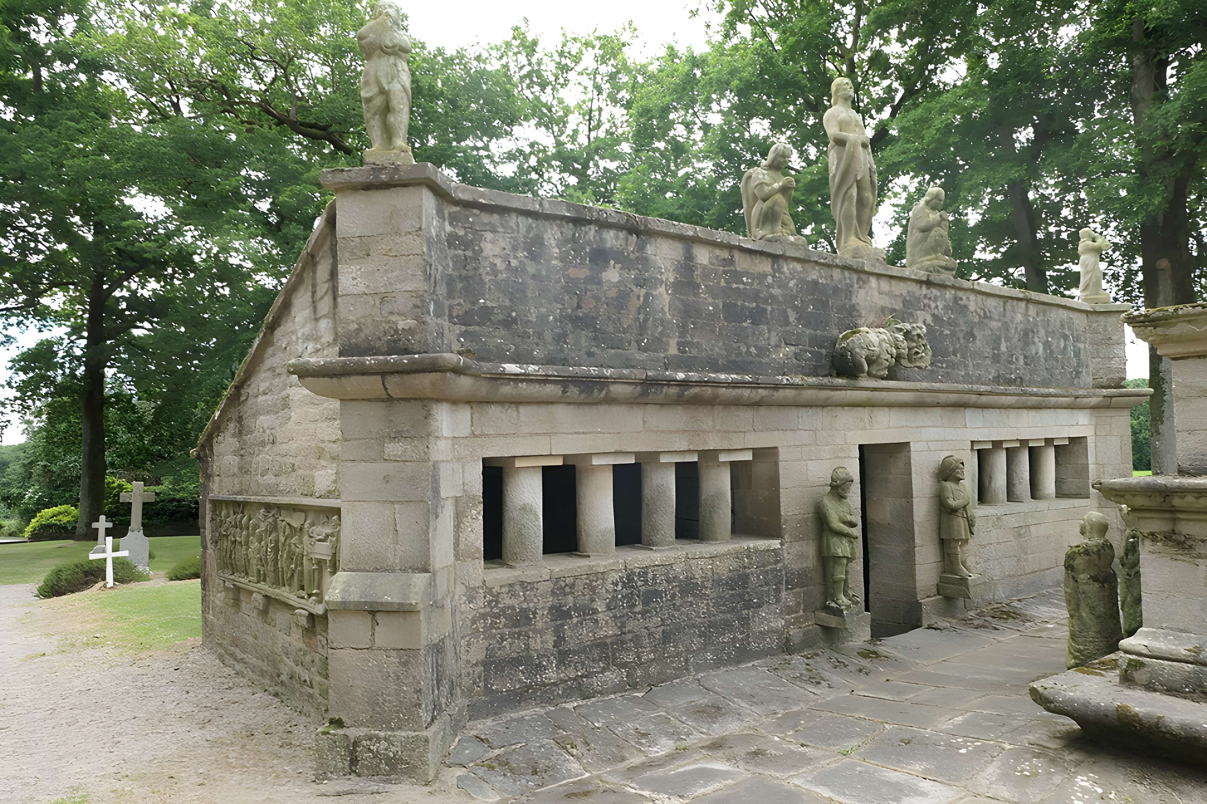Calvaire et ossuaire du cimetière de Guéhenno