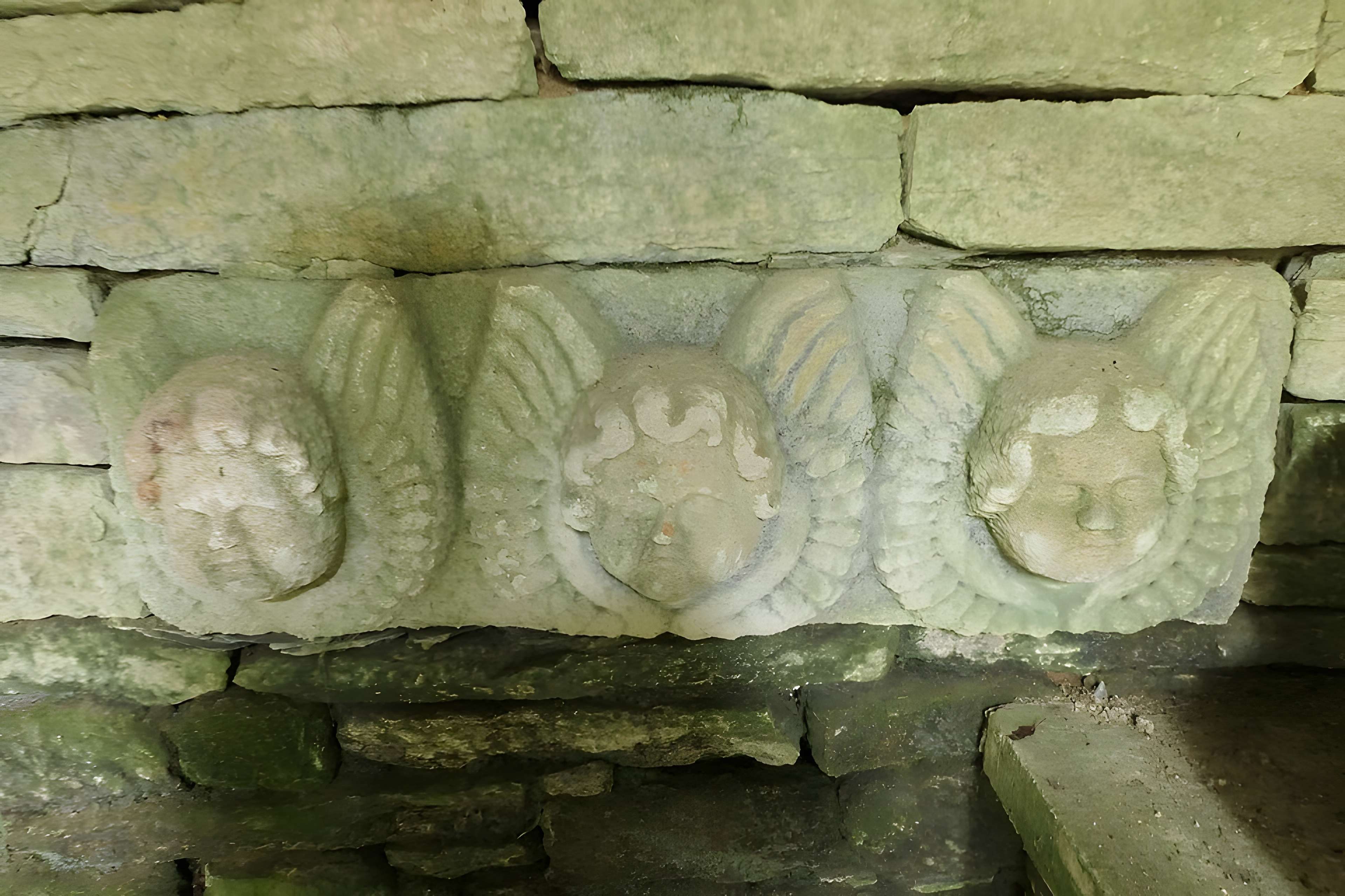 Calvaire et ossuaire du cimetière de Guéhenno