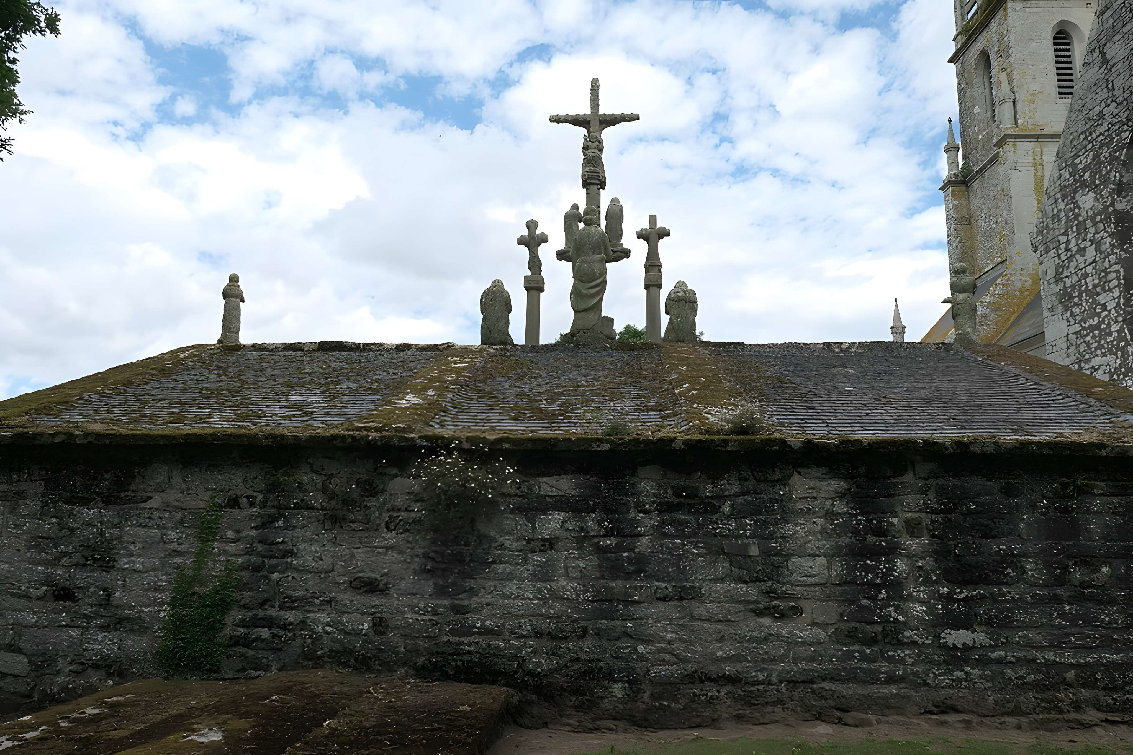 Calvaire et ossuaire du cimetière de Guéhenno