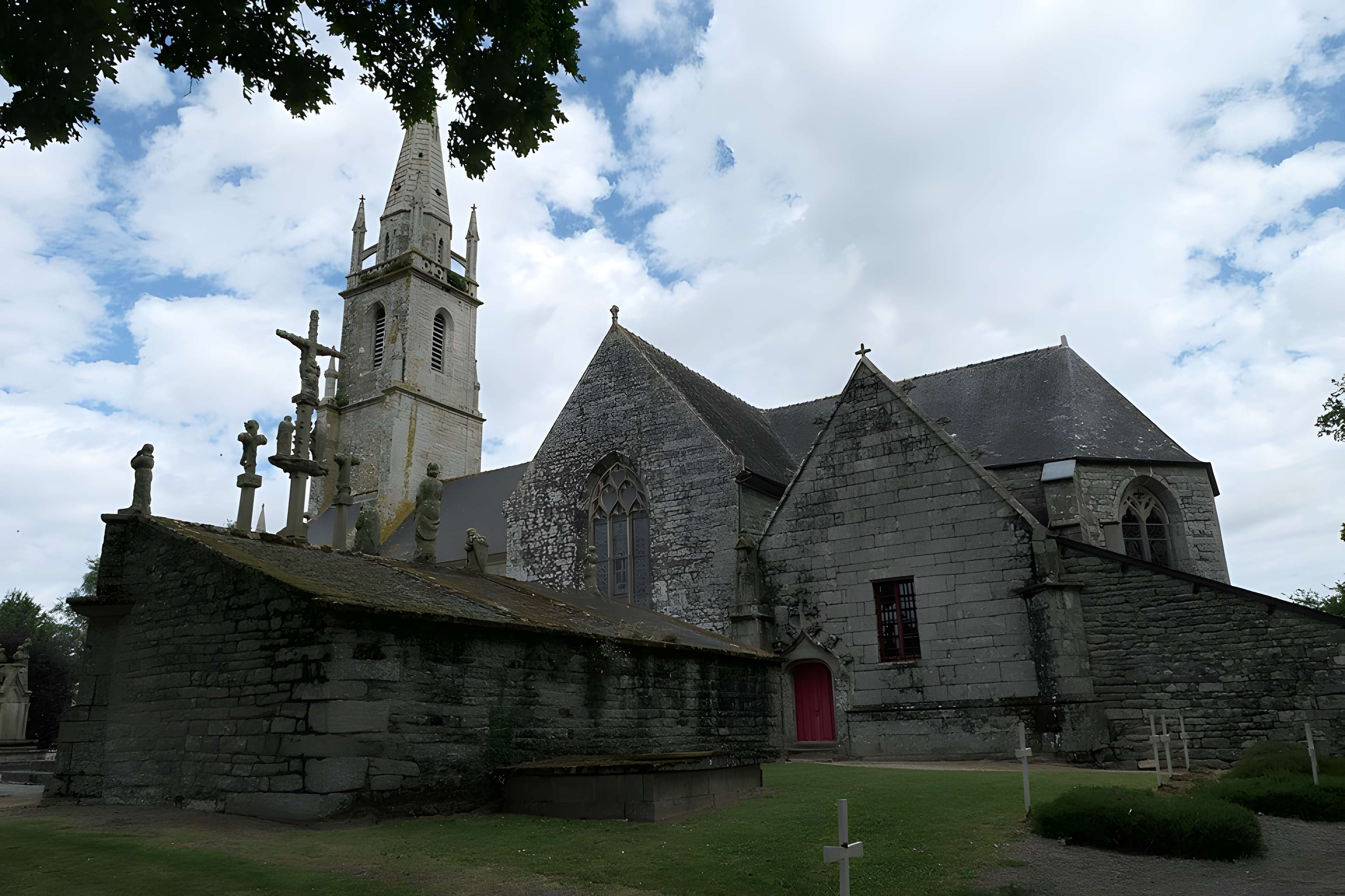 Calvaire et ossuaire du cimetière de Guéhenno