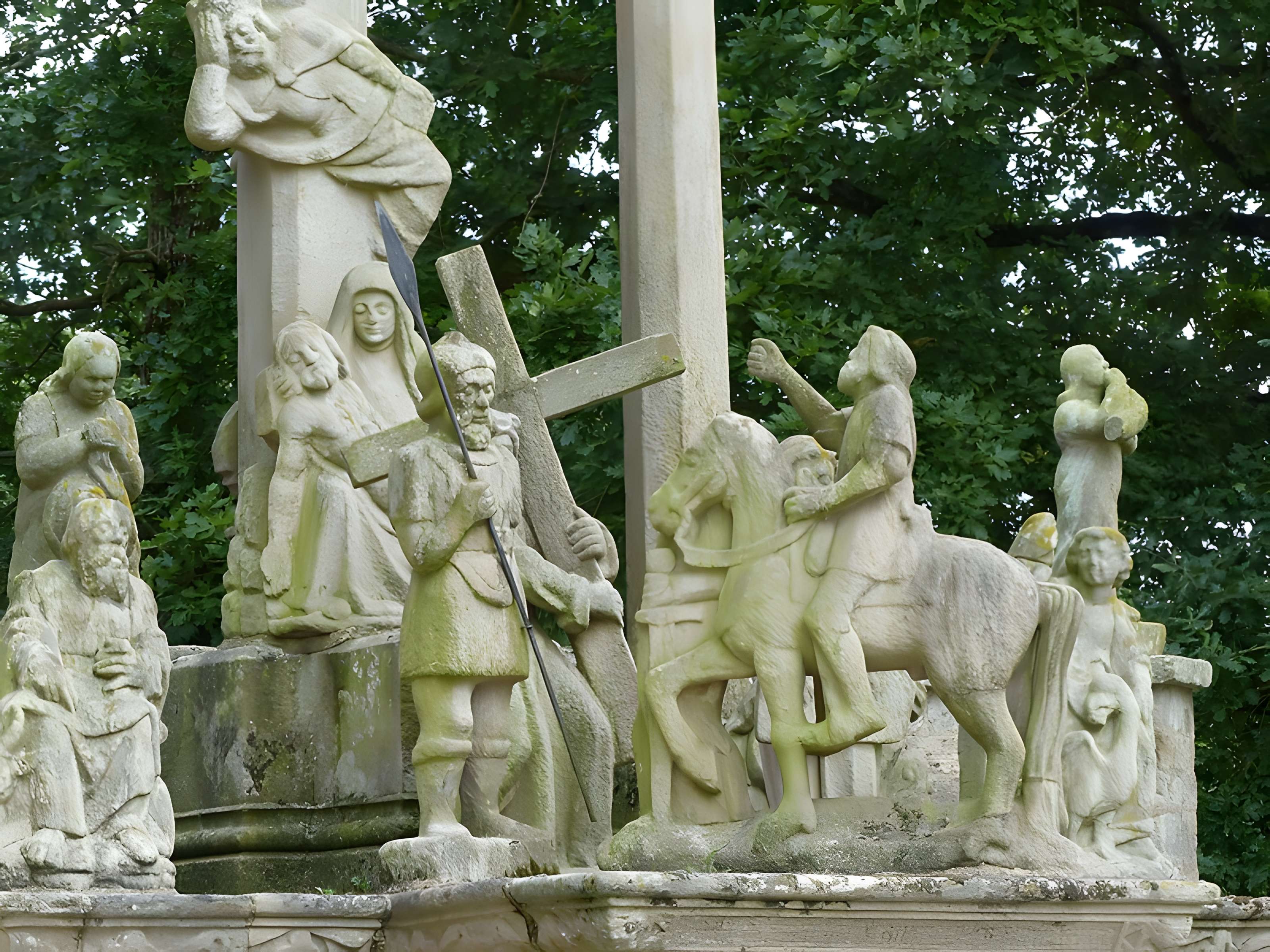 Calvaire et ossuaire du cimetière de Guéhenno