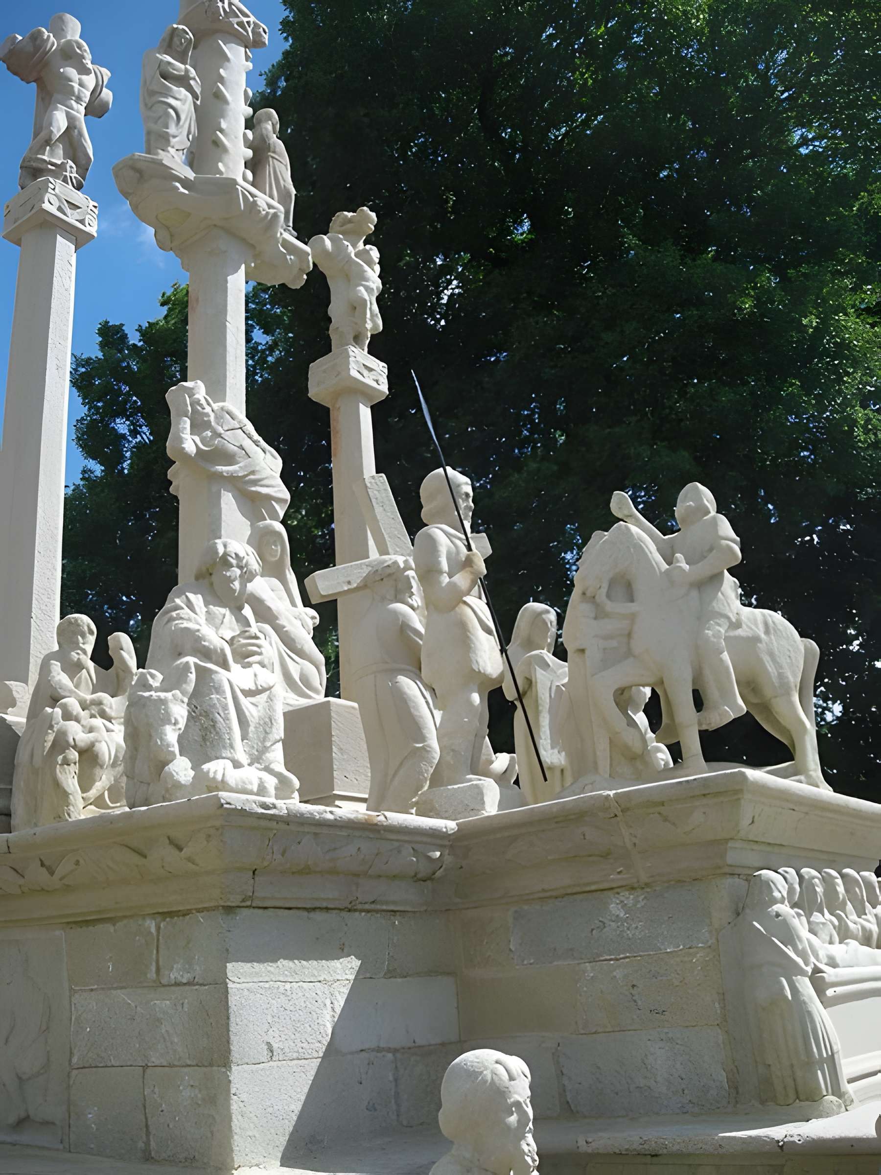 Calvaire et ossuaire du cimetière de Guéhenno