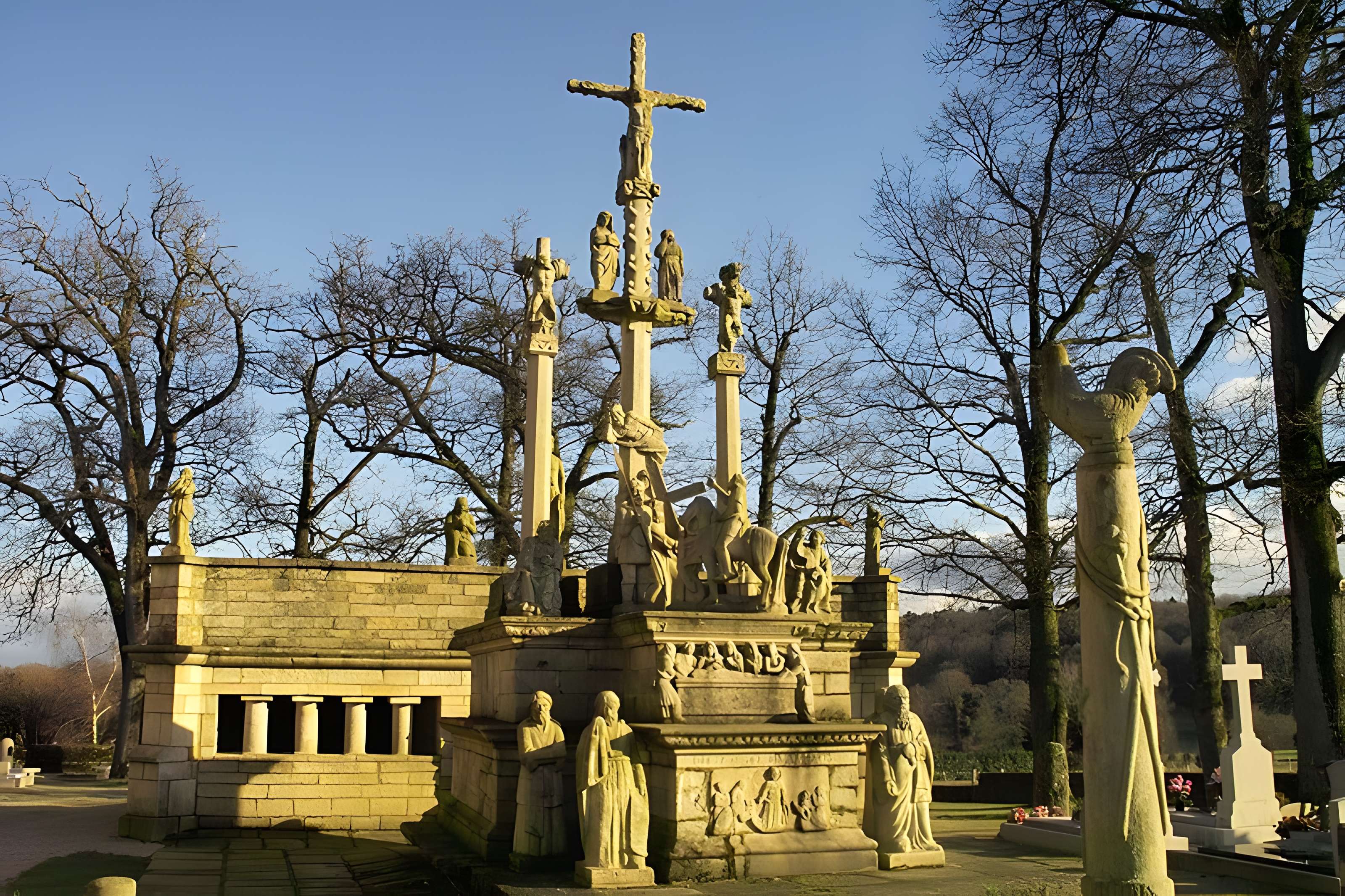 Calvaire et ossuaire du cimetière de Guéhenno