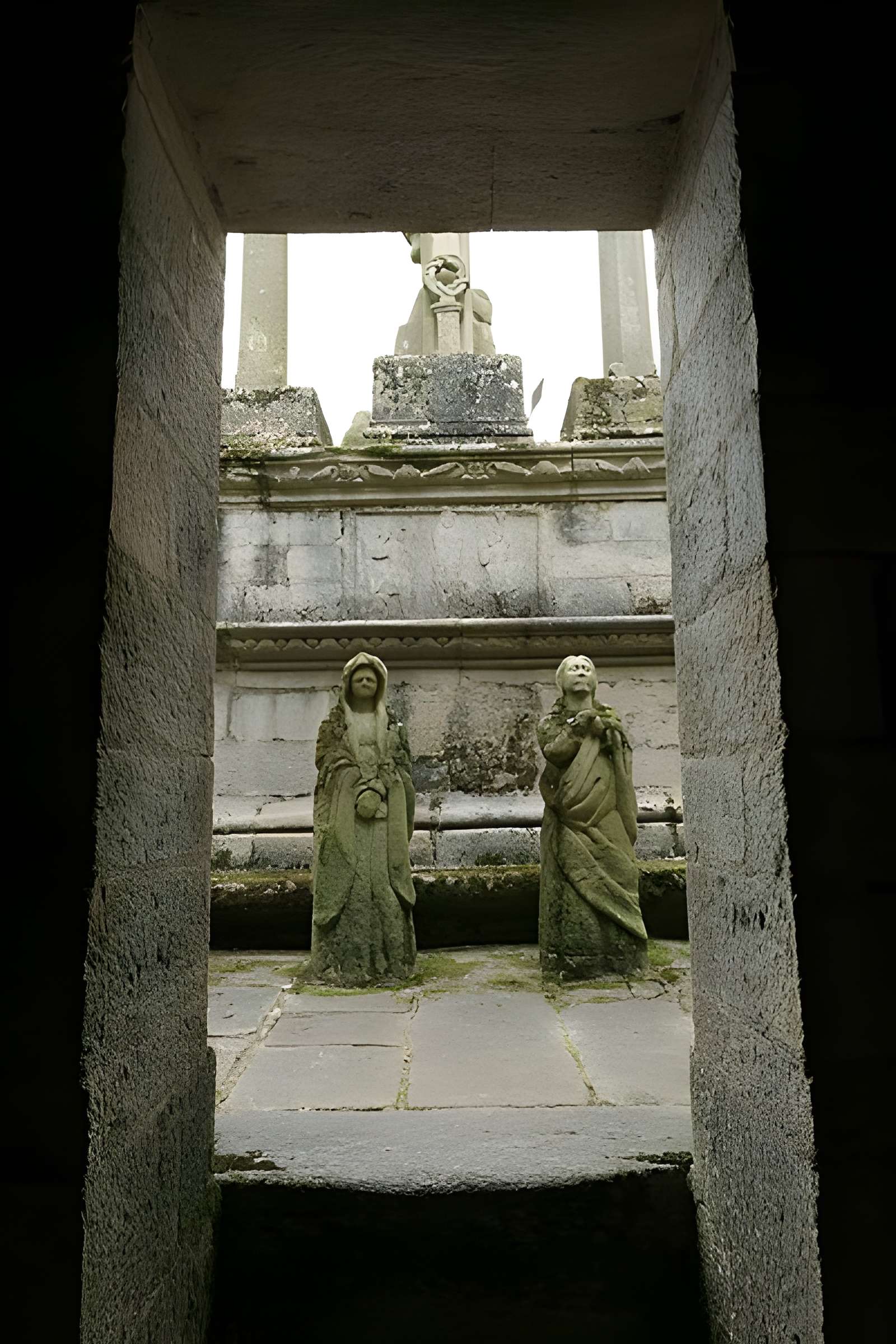 Calvaire et ossuaire du cimetière de Guéhenno
