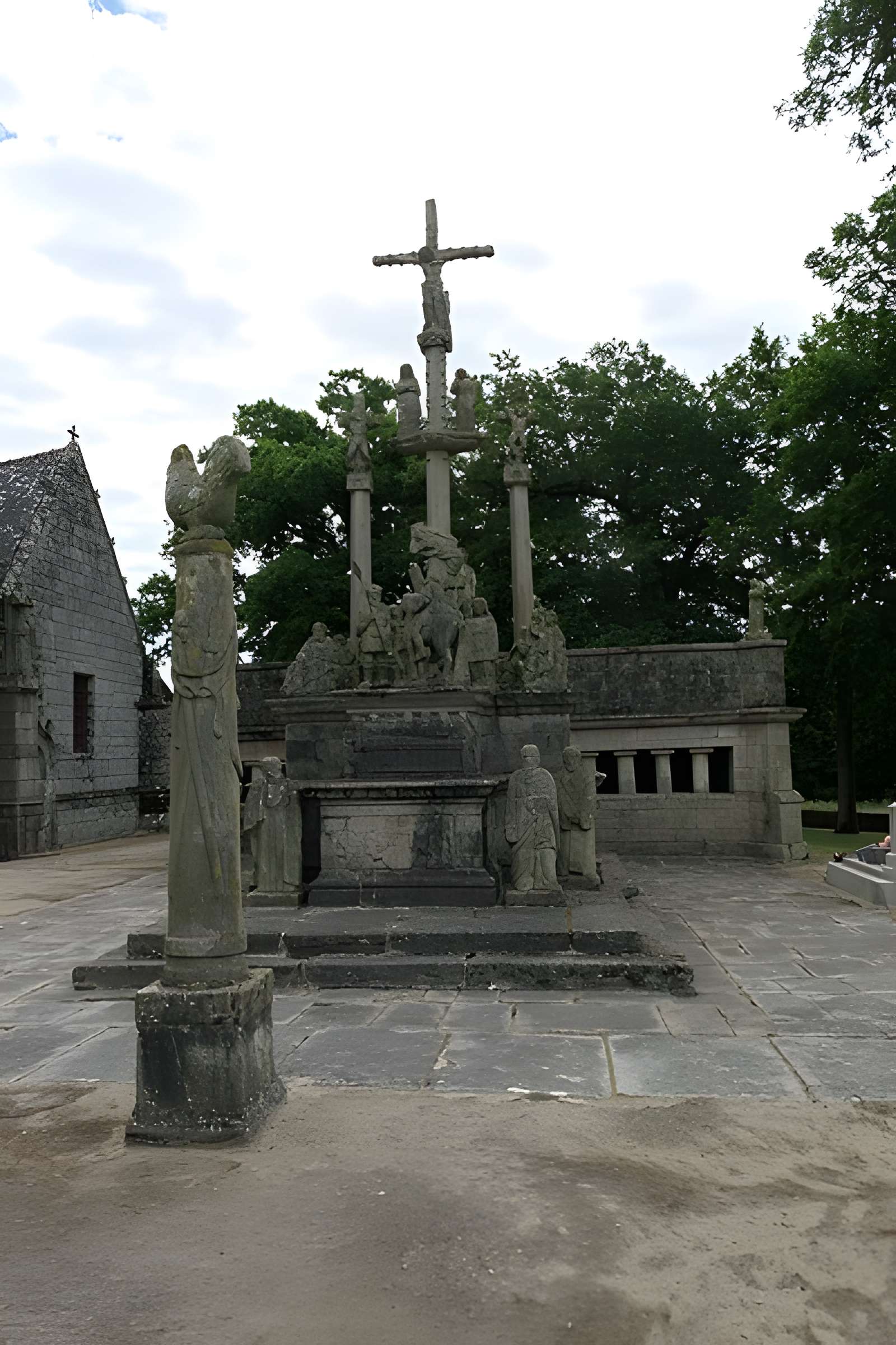 Calvaire et ossuaire du cimetière de Guéhenno