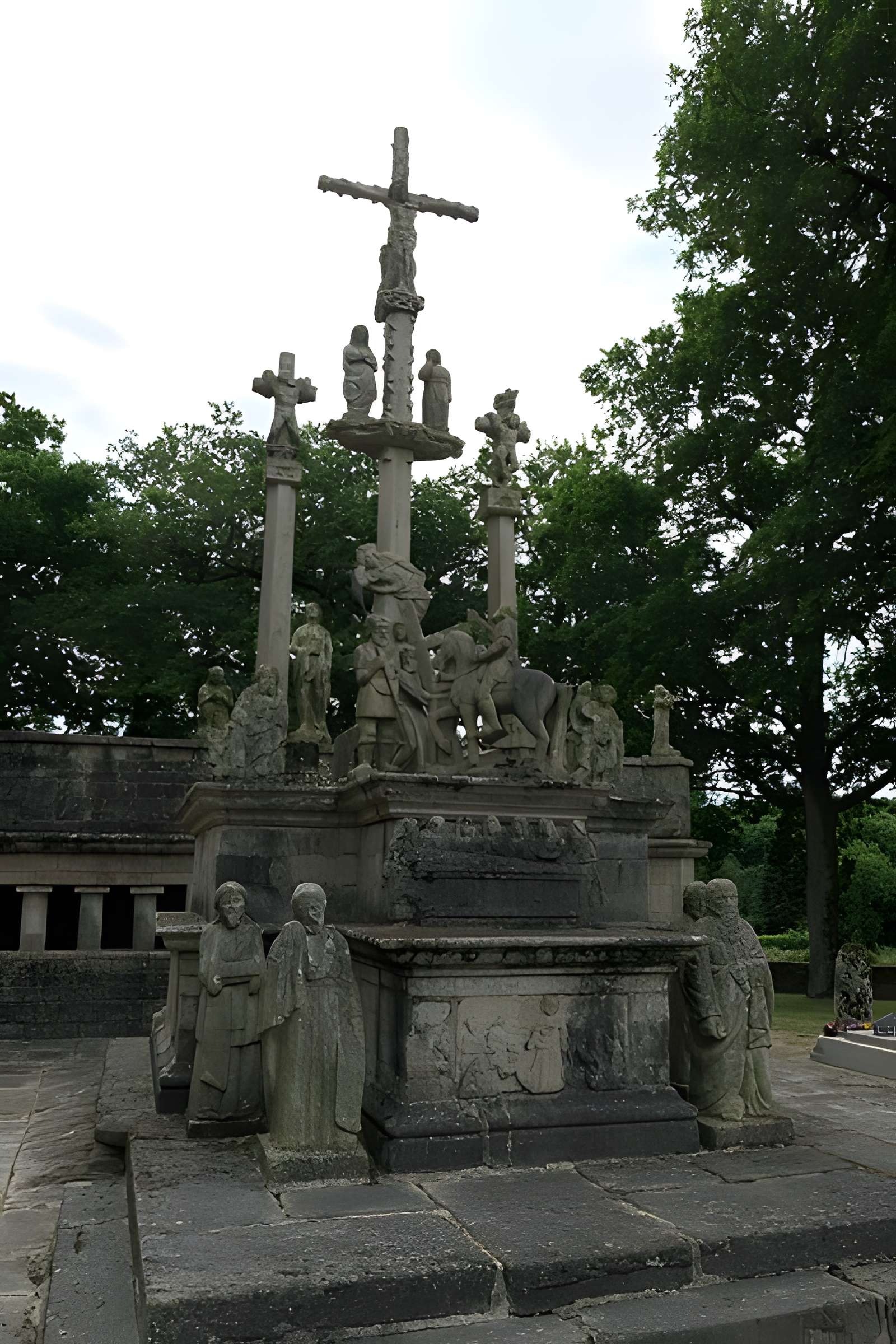 Calvaire et ossuaire du cimetière de Guéhenno