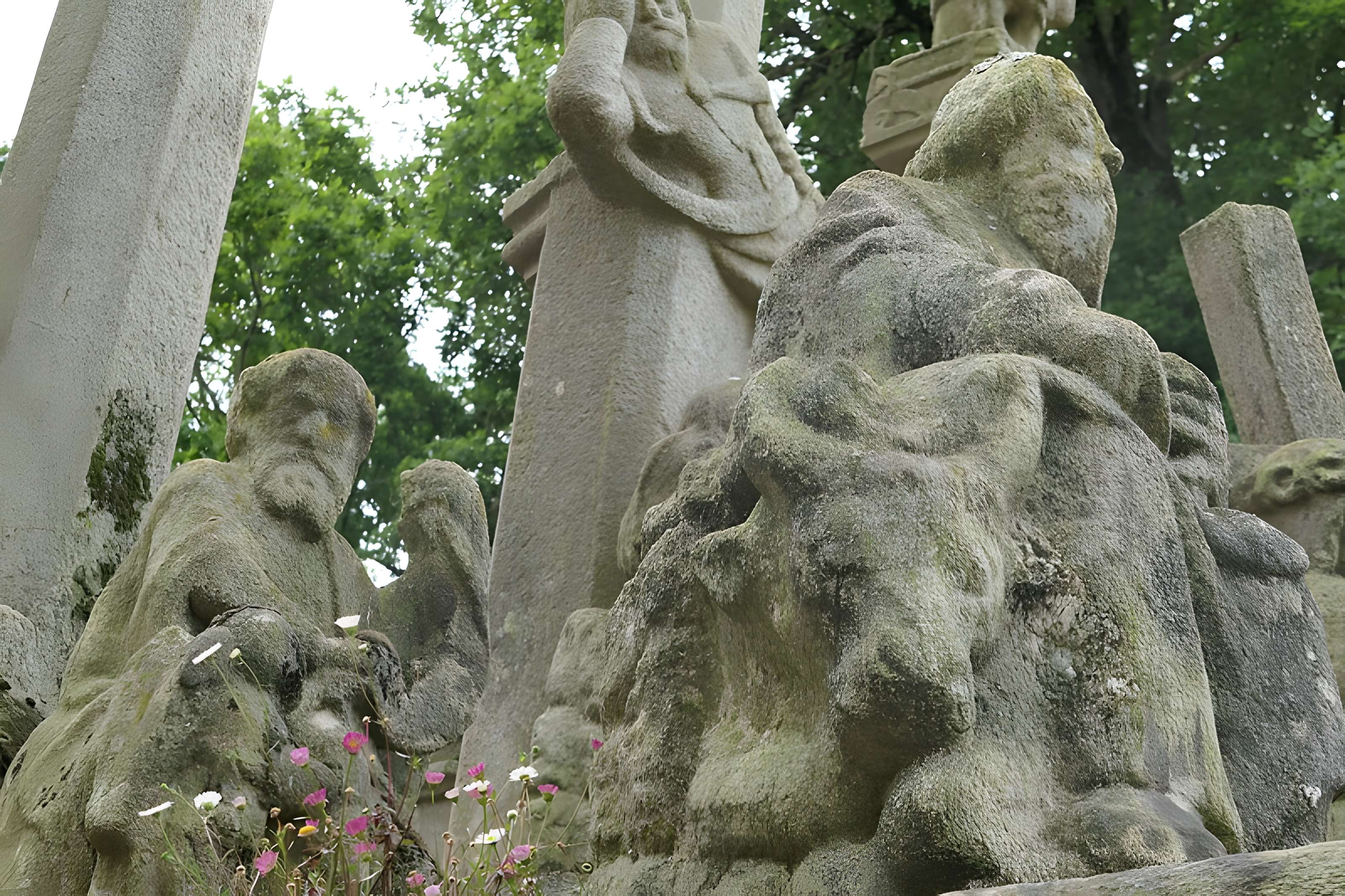 Calvaire et ossuaire du cimetière de Guéhenno