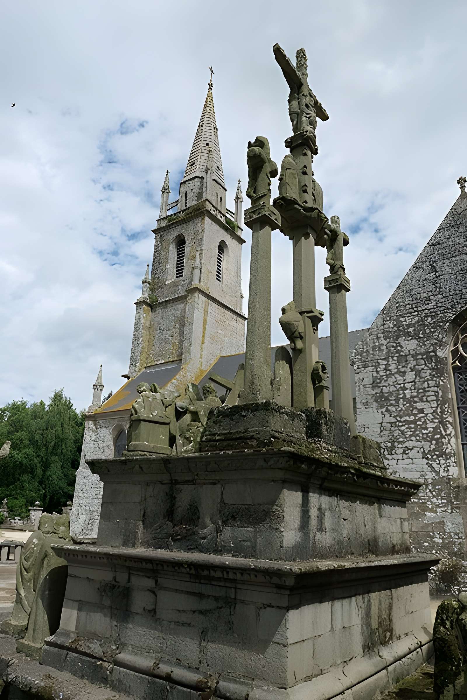Calvaire et ossuaire du cimetière de Guéhenno