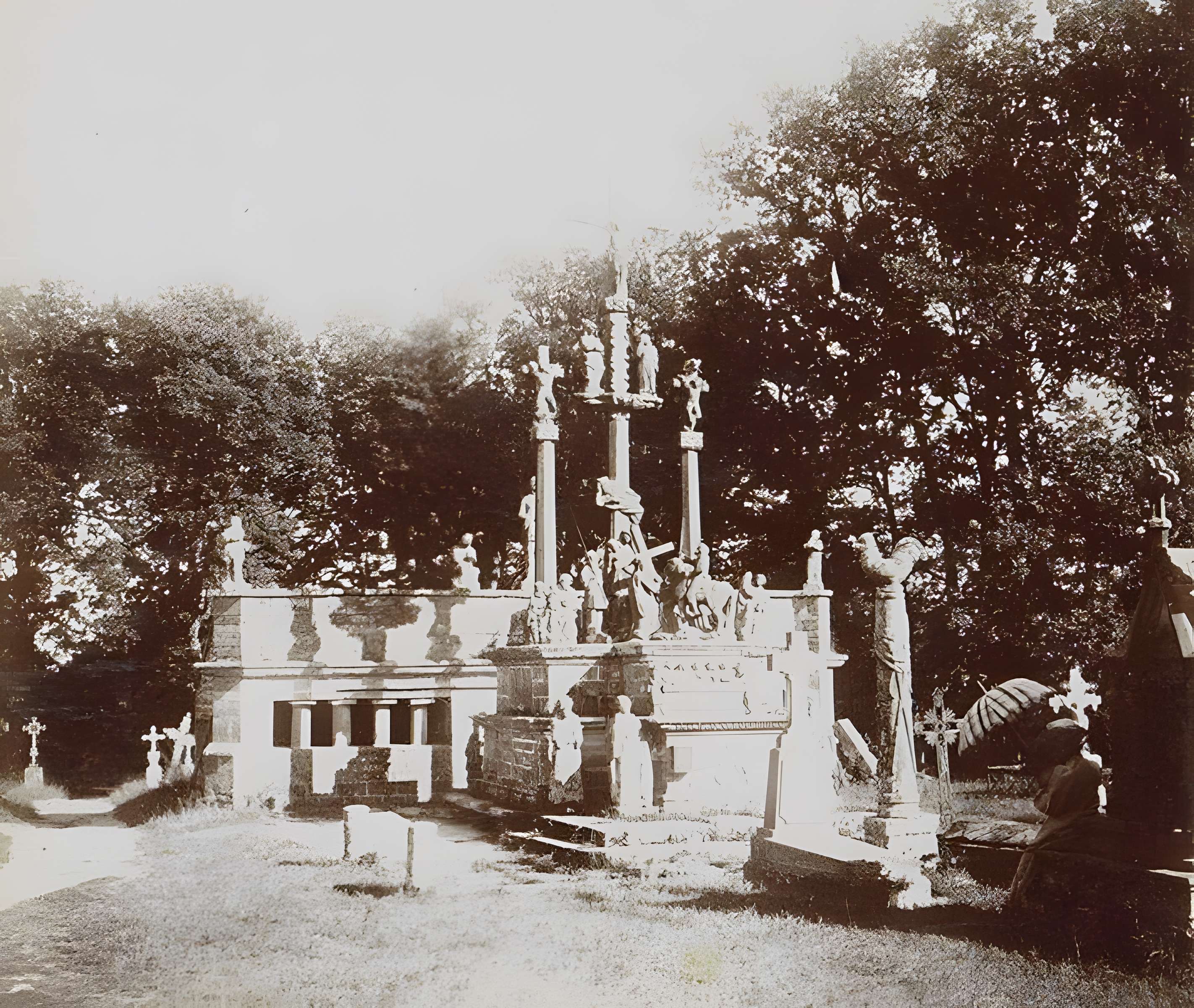 Calvaire et ossuaire du cimetière de Guéhenno