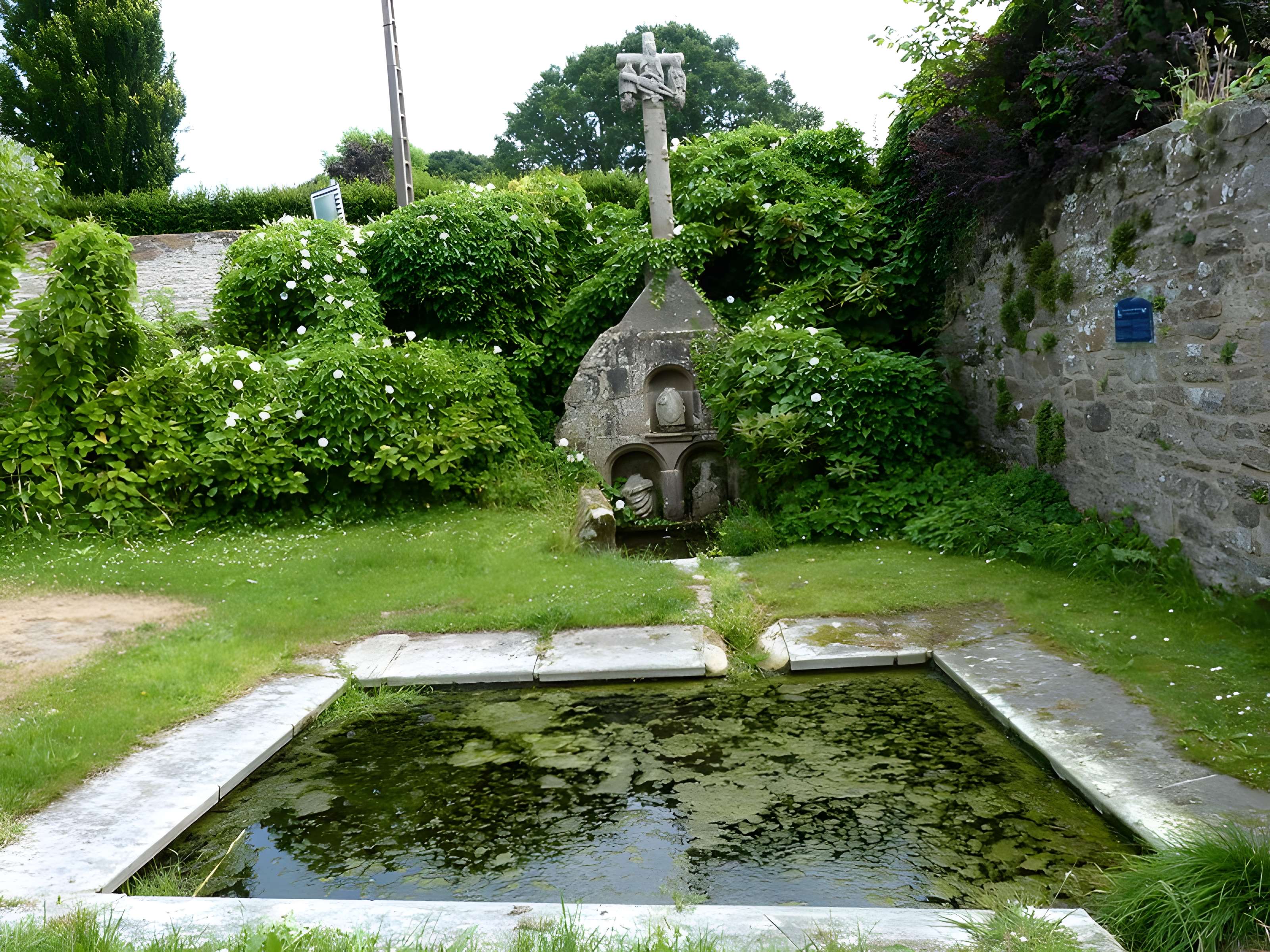 Calvaire-fontaine de Plésidy 