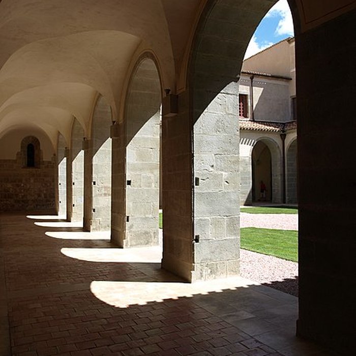 Photo de Abbatiale Saint-Pierre-et-Saint-Paul de Caunes-Minervois