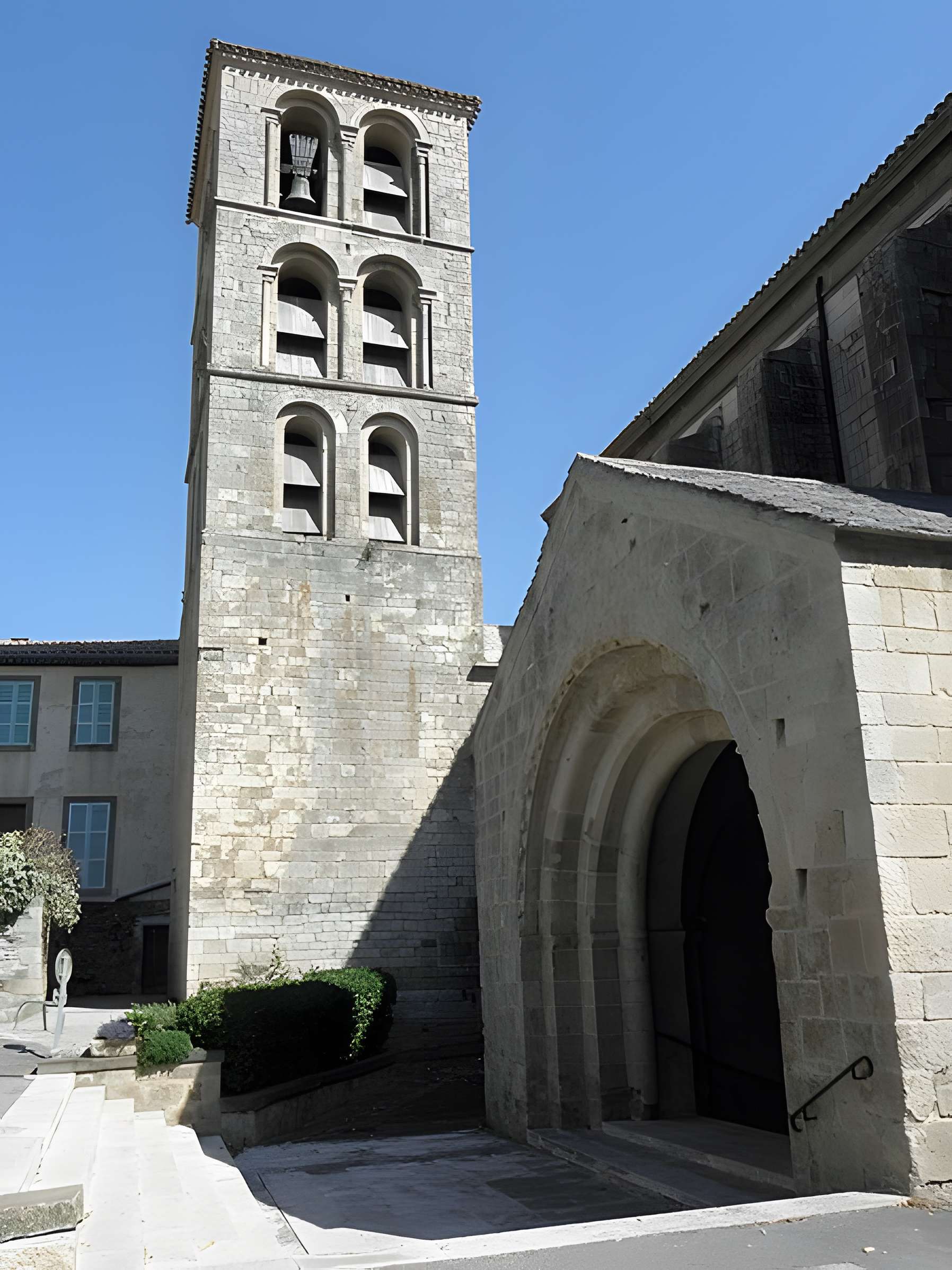Abbatiale Saint-Pierre-et-Saint-Paul de Caunes-Minervois