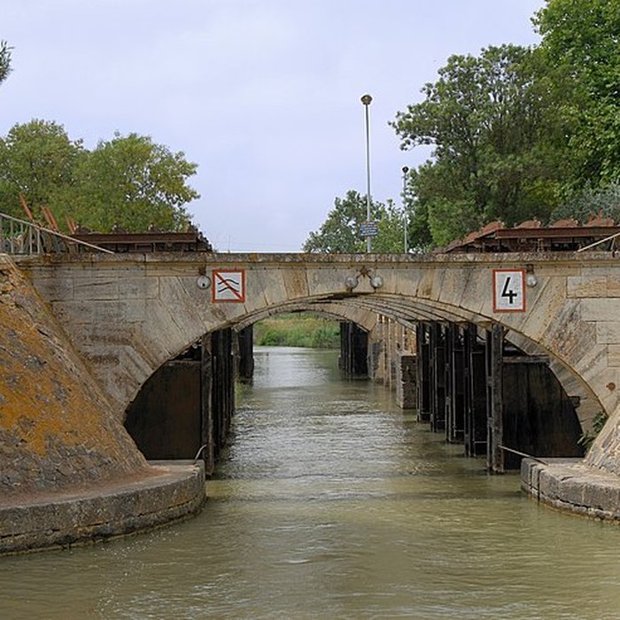 Photo de Canal du Midi : Barrage-écluse de Vias