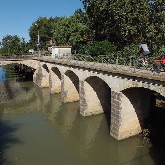 Photo de Canal du Midi : Barrage-écluse de Vias