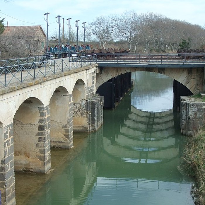 Photo de Canal du Midi : Barrage-écluse de Vias