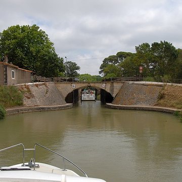 Canal du Midi : Barrage-écluse de Vias