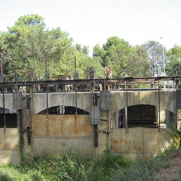 Canal du Midi : Barrage-écluse de Vias