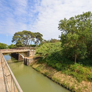 Canal du Midi : Barrage-écluse de Vias