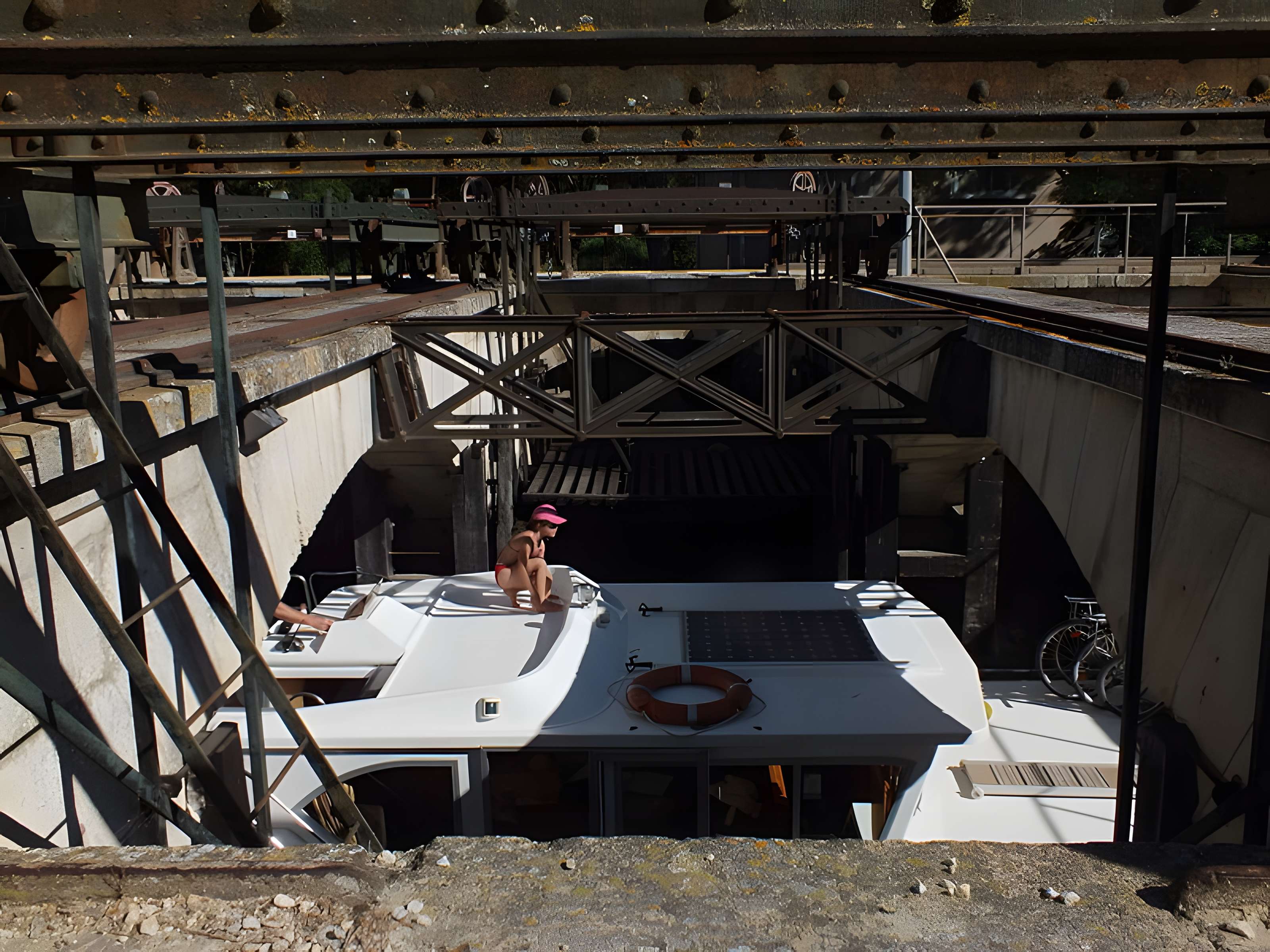 Canal du Midi : Barrage-écluse de Vias