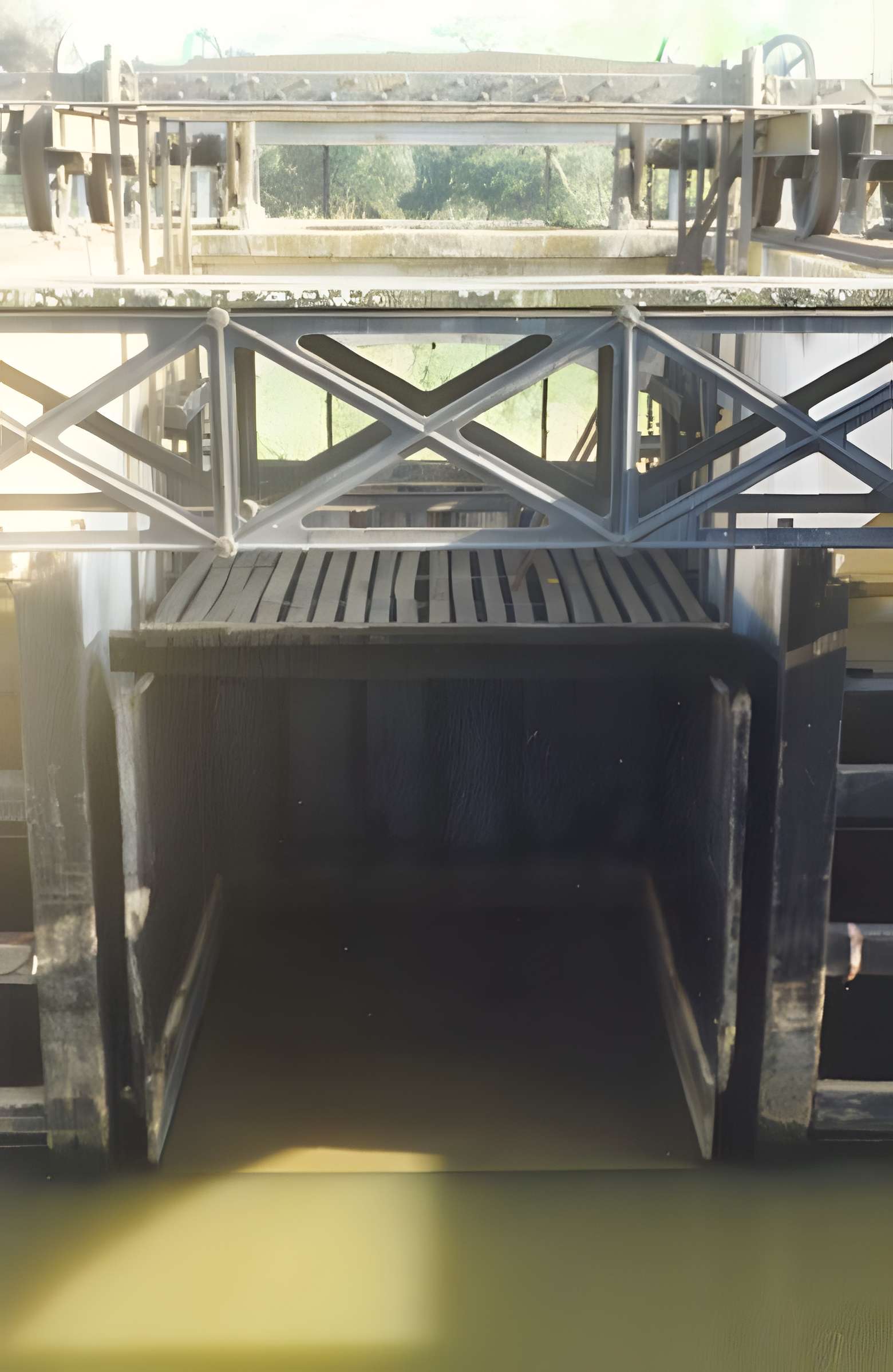 Canal du Midi : Barrage-écluse de Vias