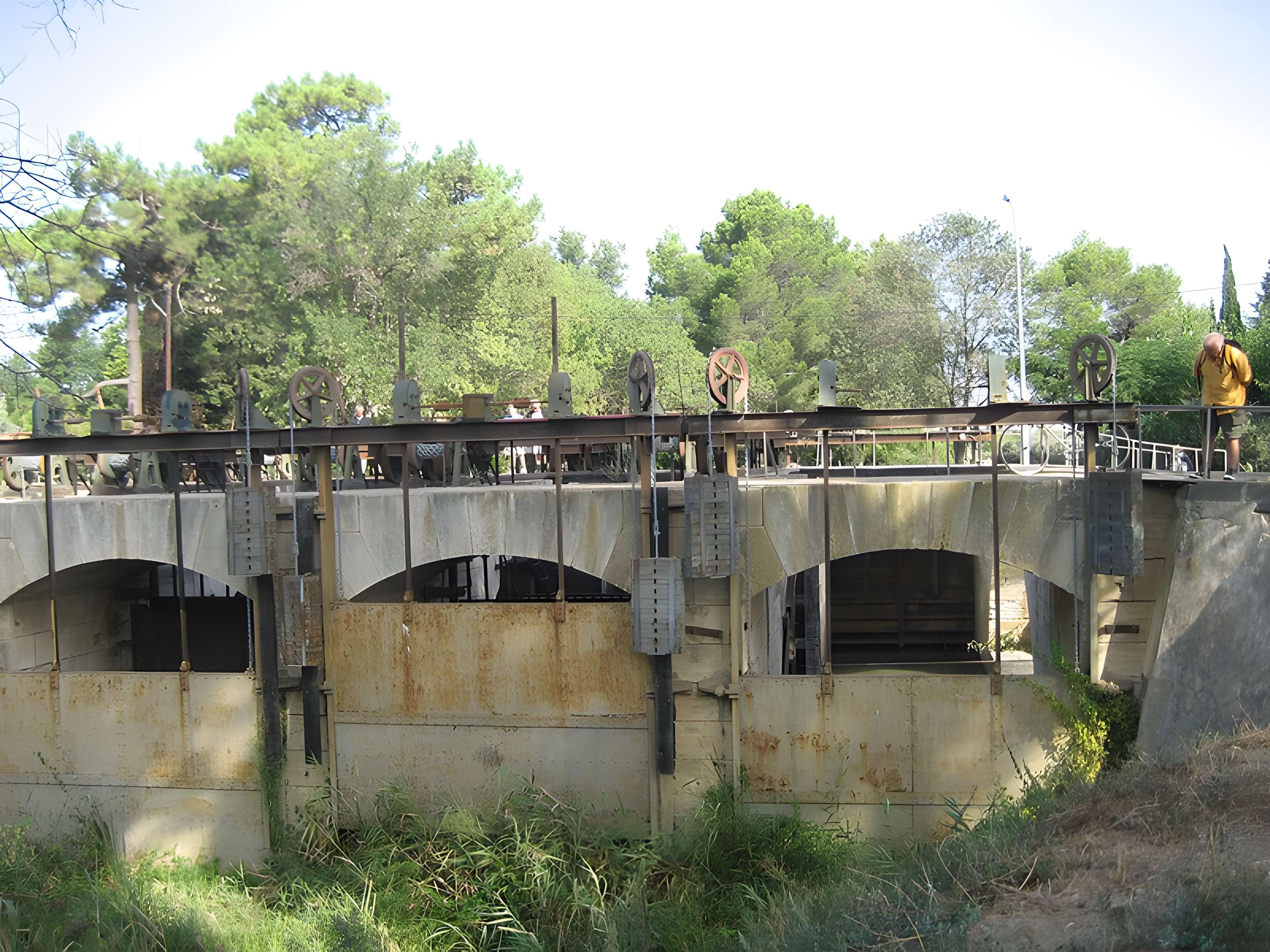Canal du Midi : Barrage-écluse de Vias
