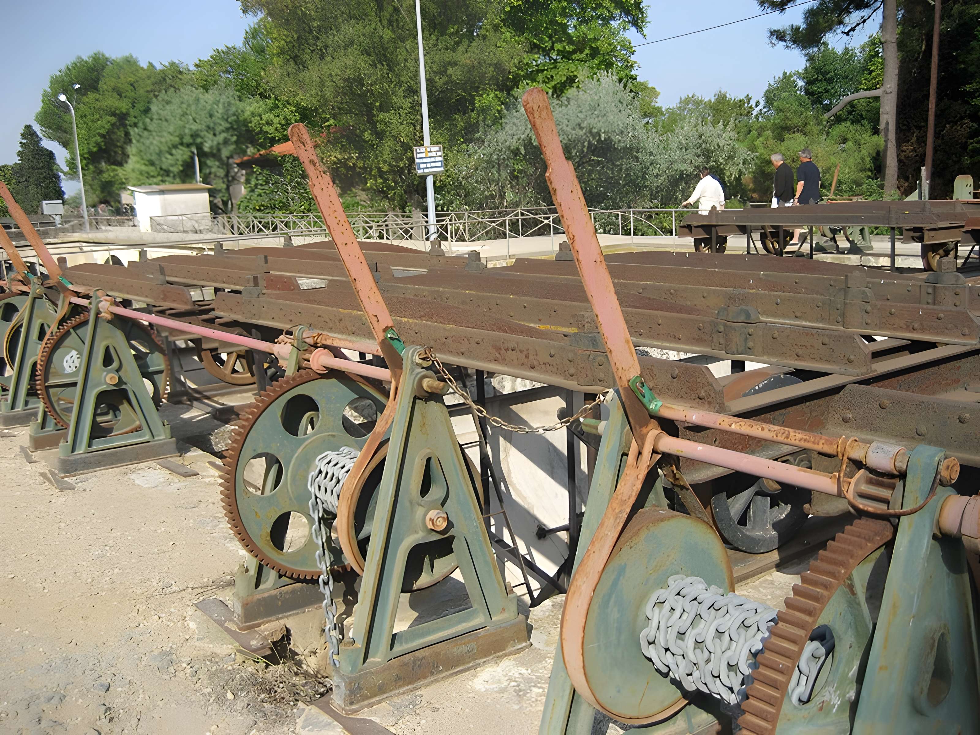 Canal du Midi : Barrage-écluse de Vias