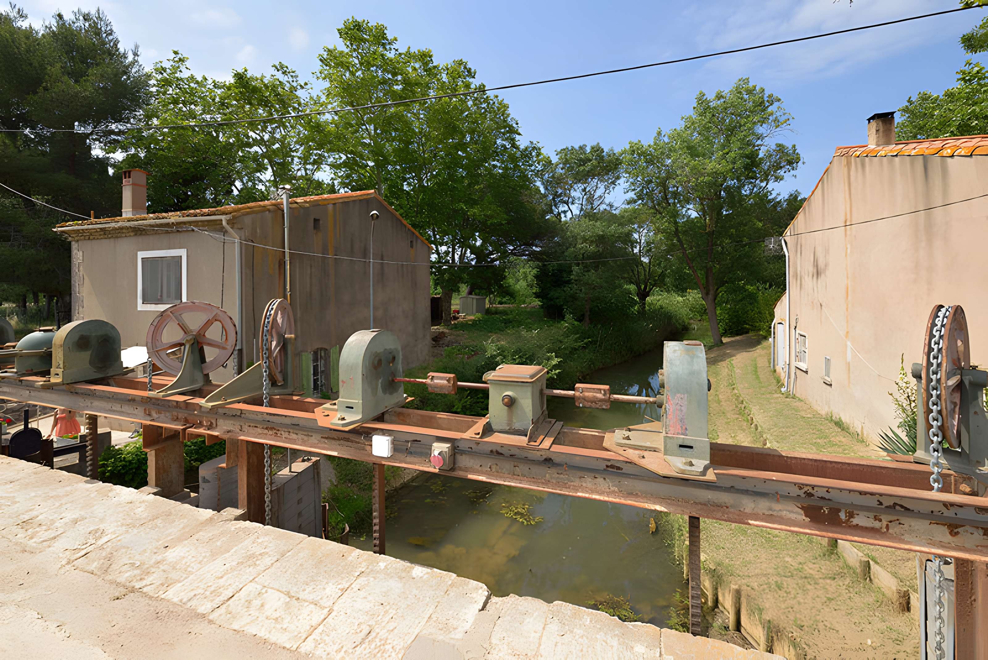 Canal du Midi : Barrage-écluse de Vias