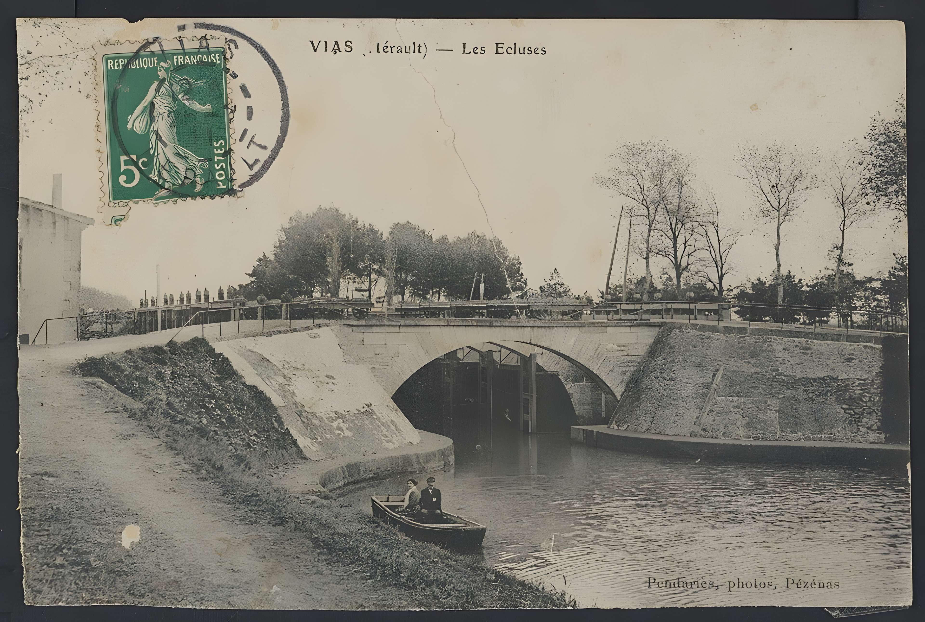 Canal du Midi : Barrage-écluse de Vias
