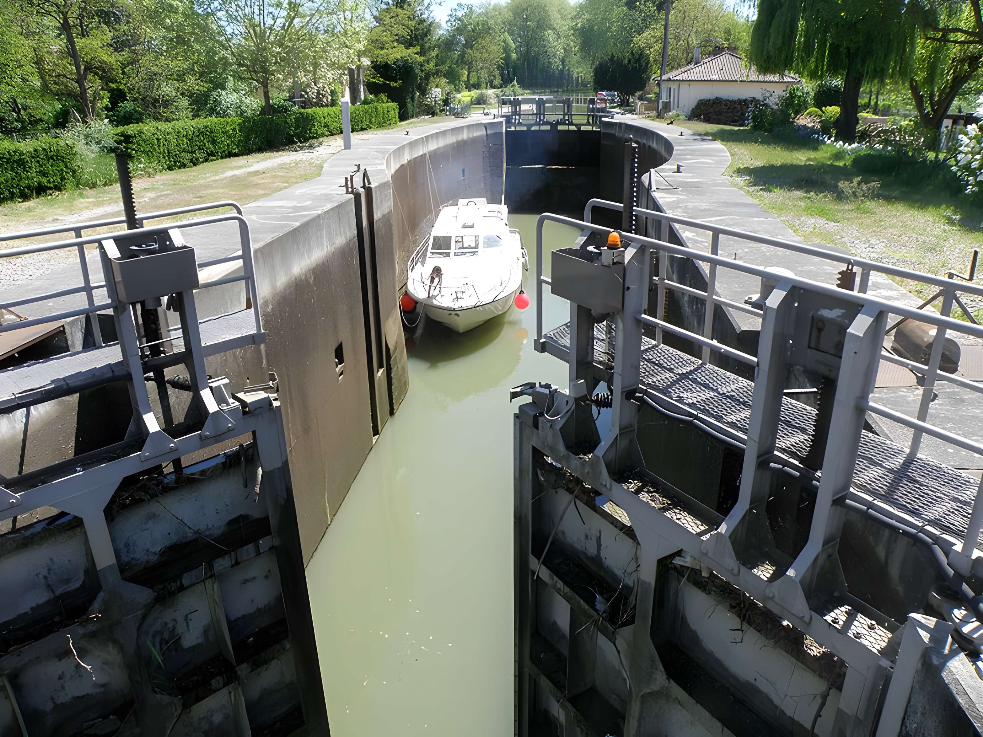 Canal du Midi : Écluse de Castanet