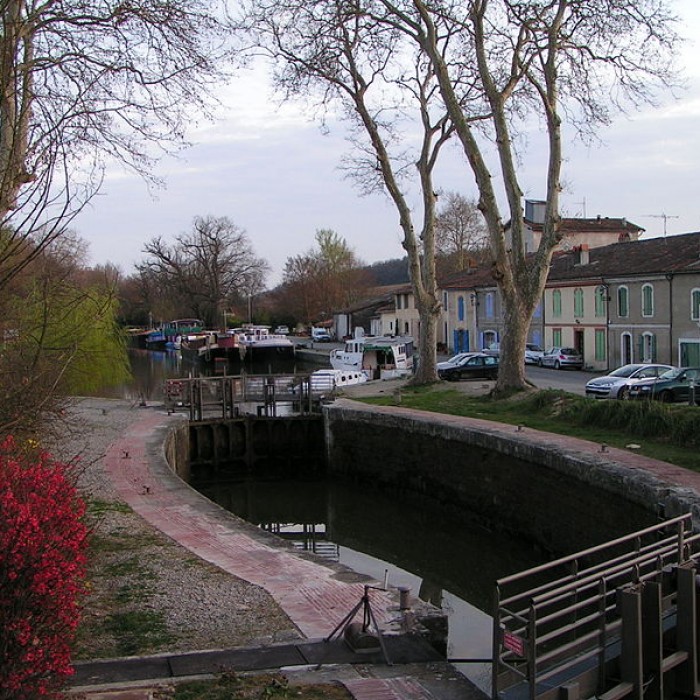 Photo de Canal du Midi : Ecluse pont et maison éclusière de Gardouch