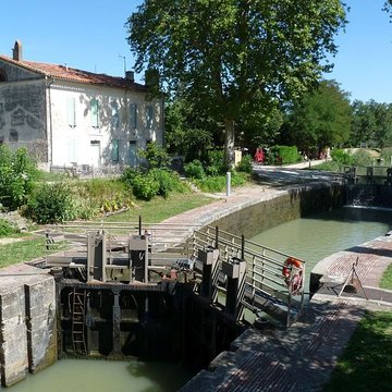 Canal du Midi : Ecluse pont et maison éclusière de Gardouch