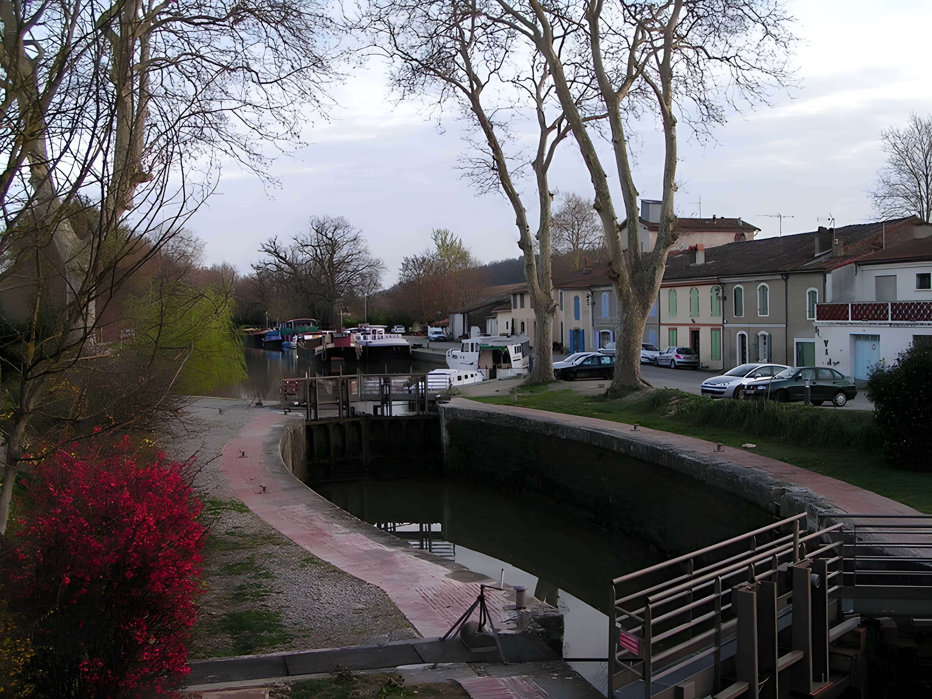Canal du Midi Ecluse pont et maison éclusière de Gardouch 