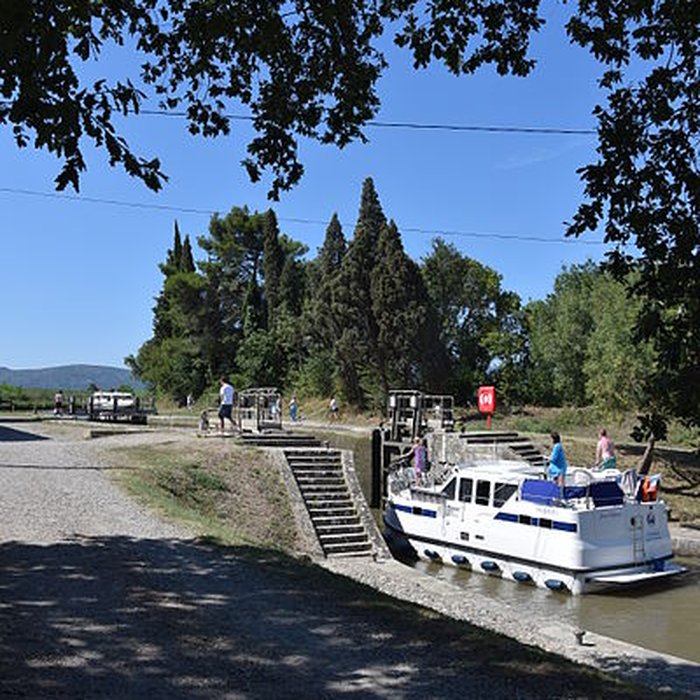Photo de Canal du Midi : Écluse triple de Fontfile