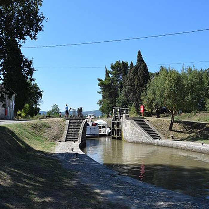 Photo de Canal du Midi : Écluse triple de Fontfile