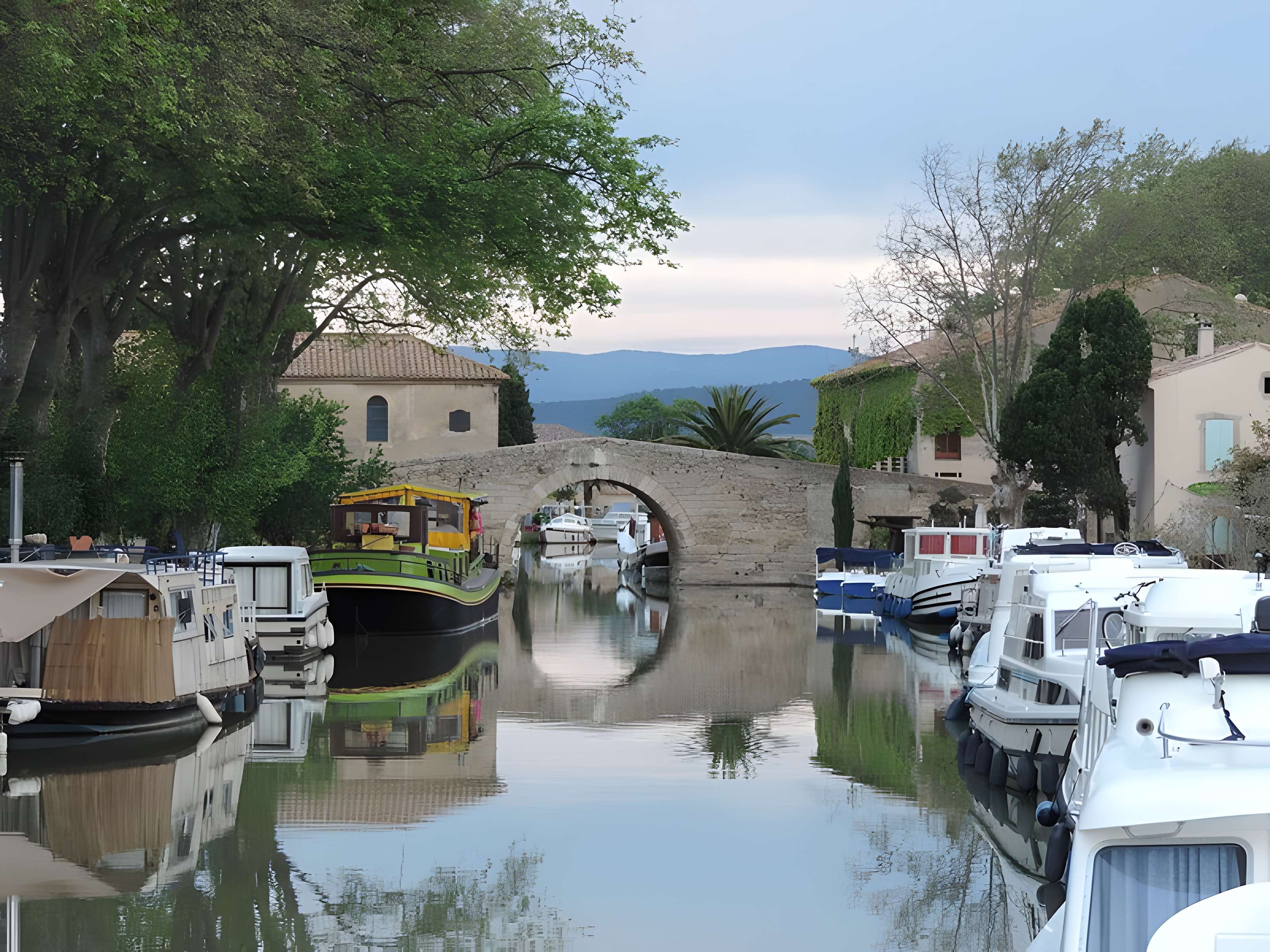 Canal du Midi : hameau du Somail (également sur commune de Saint-Nazaire-d'Aude)