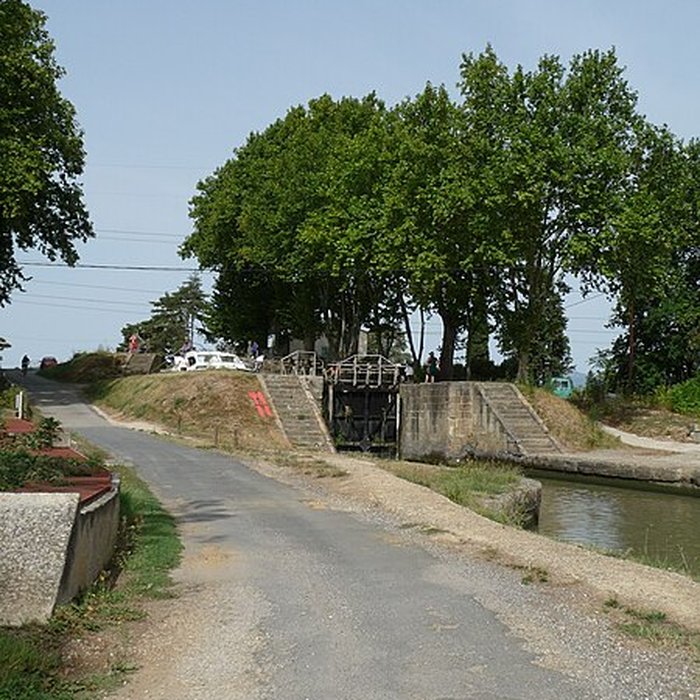 Photo de Canal du Midi : Ouvrages sur la rivière Ognon