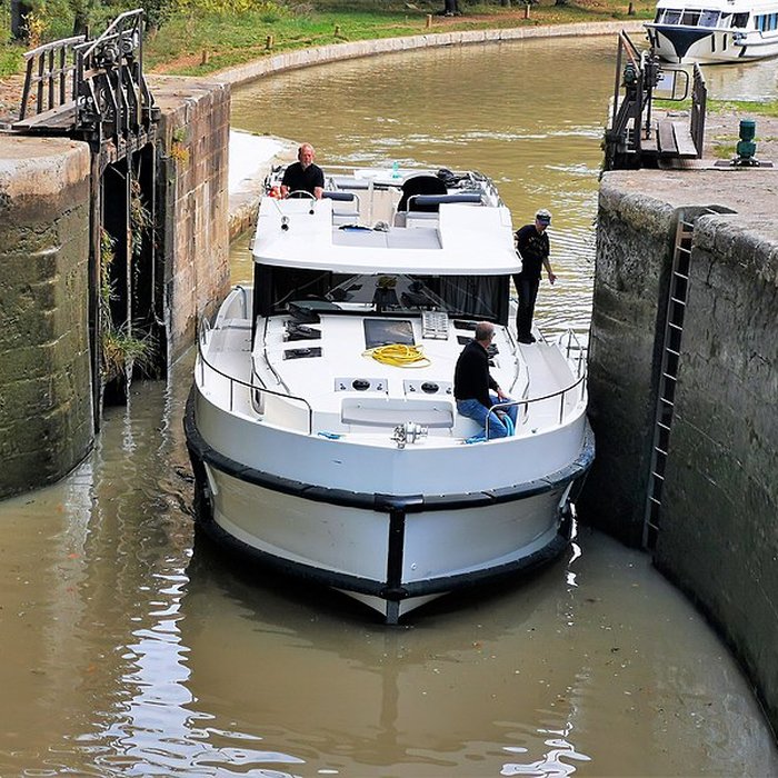 Photo de Canal du Midi : Ouvrages sur la rivière Ognon