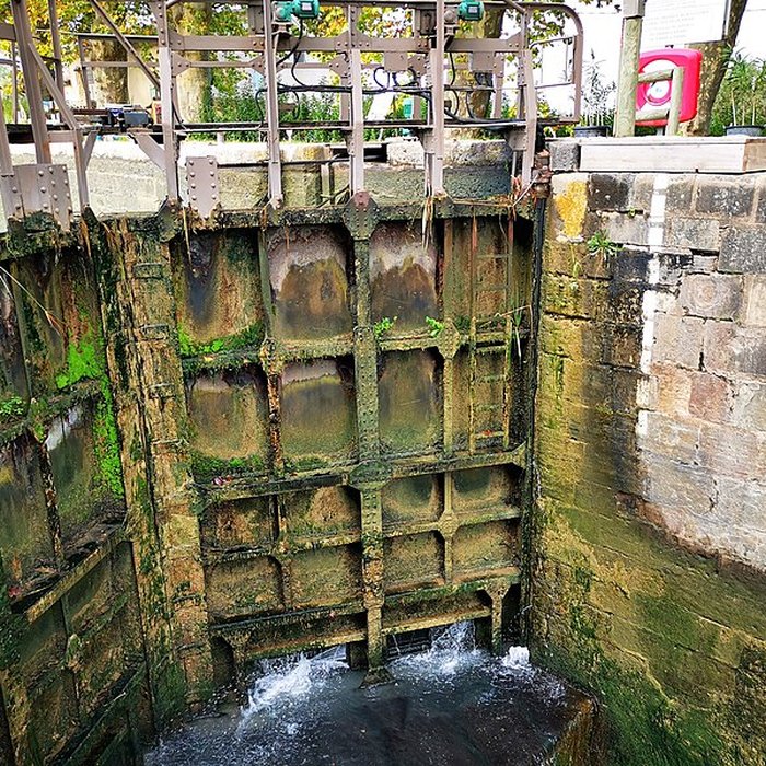 Photo de Canal du Midi : Ouvrages sur la rivière Ognon