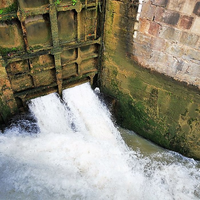Photo de Canal du Midi : Ouvrages sur la rivière Ognon