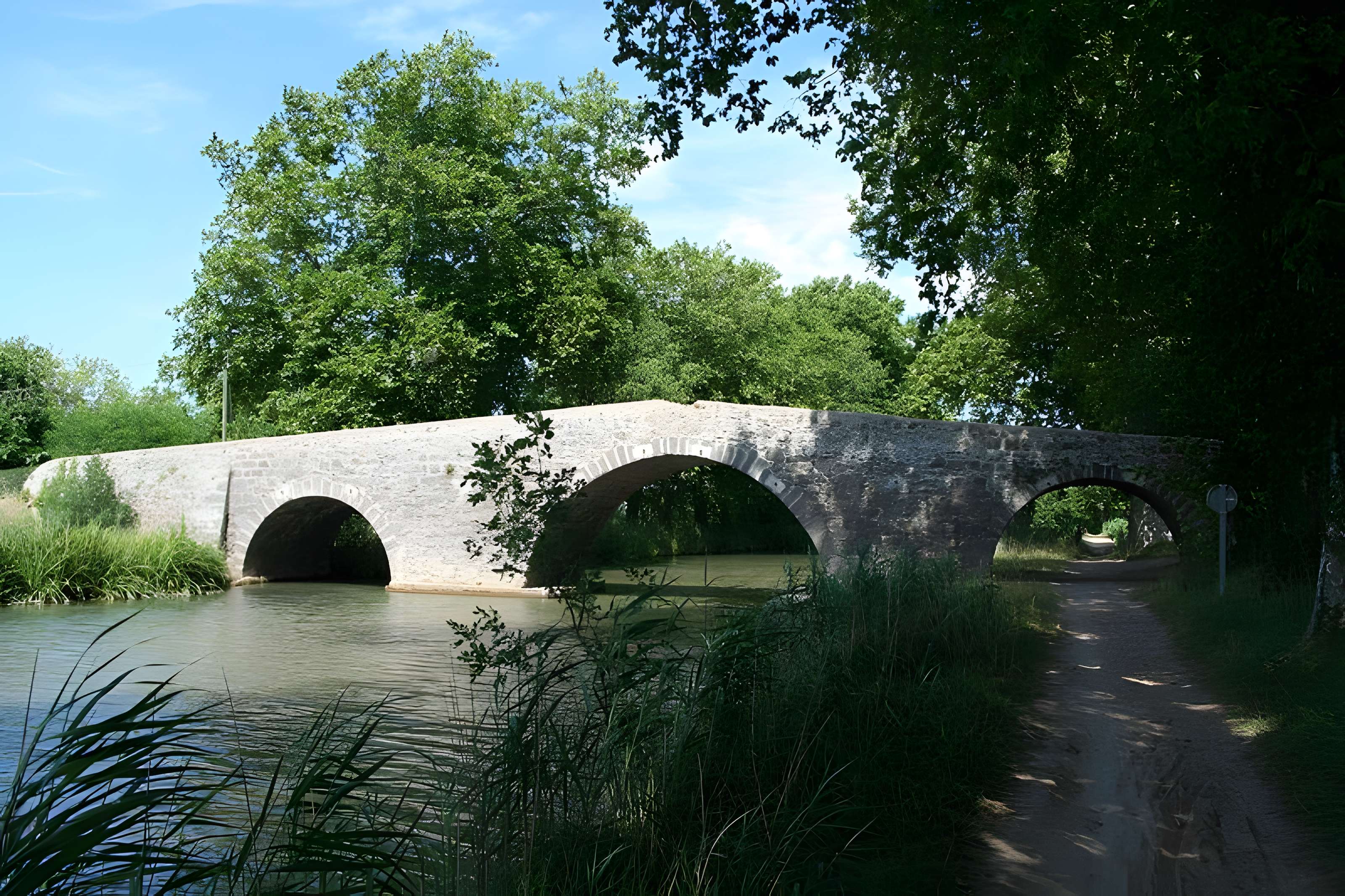 Canal du Midi Pont Saint-Joseph d'Agde 